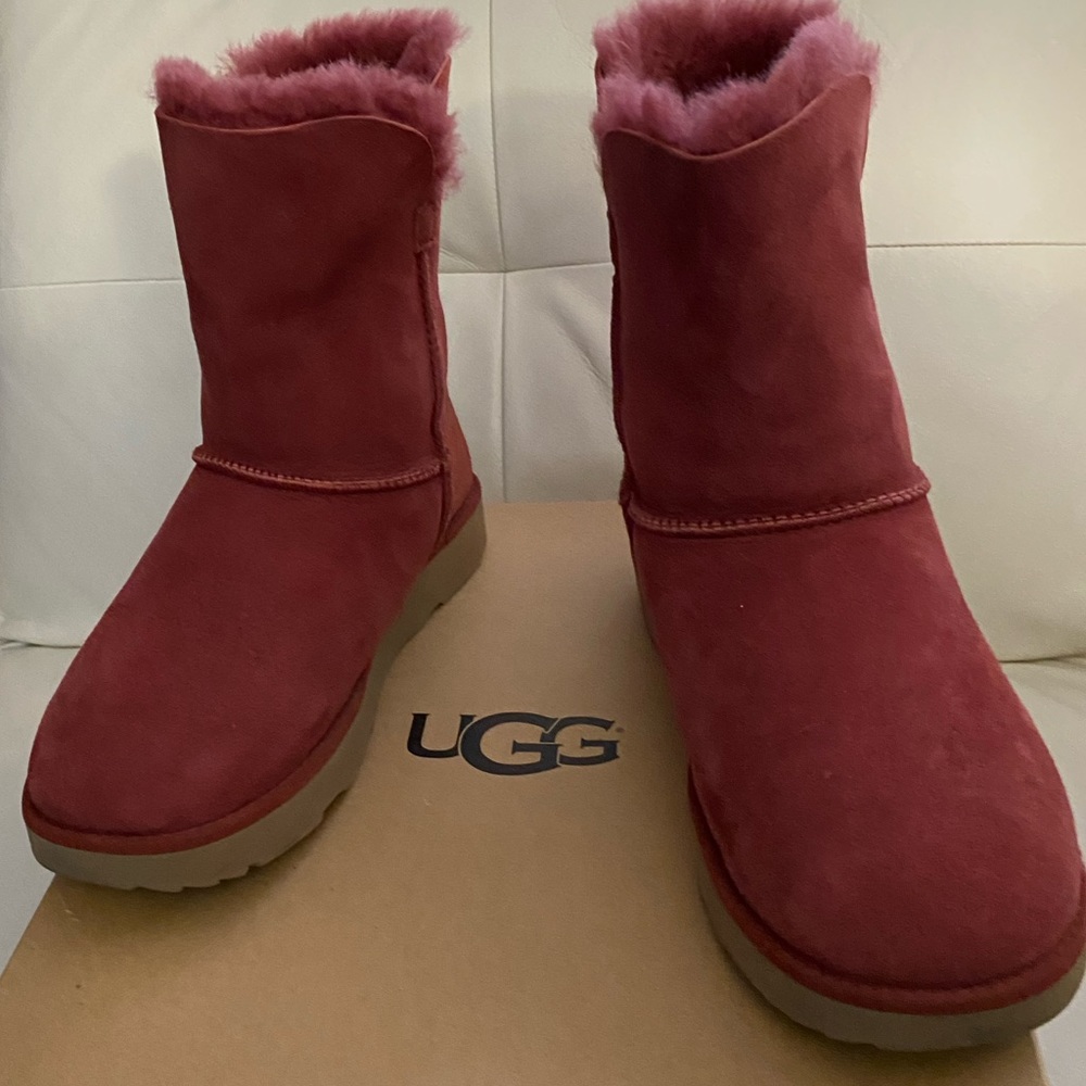 UGG Classic Cuff Short